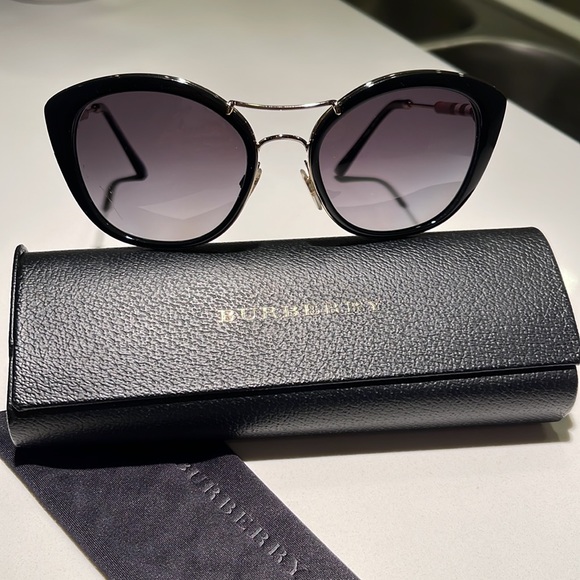 Burberry Sunglasses For Sale - Picture 2 of 8